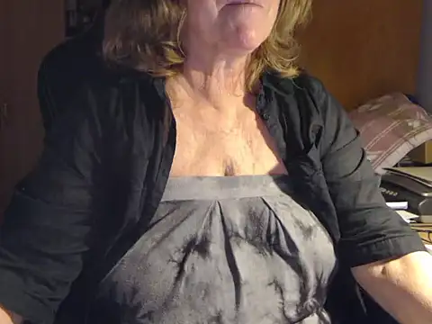 Snapshot of _sunshine__ chatting on 12, 1, 2025 sunshine online show from 12, 1, 2025