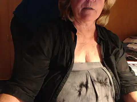 Snapshot of _sunshine__ chatting on 4, 5, 2026 sunshine online show from 4, 5, 2026
