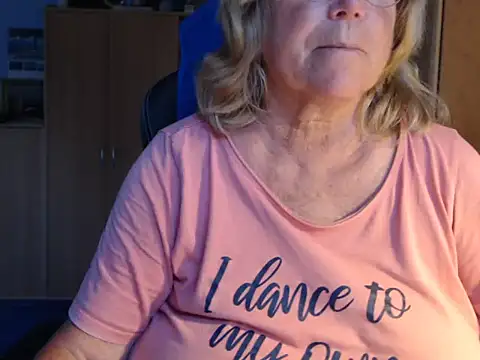 Snapshot of _sunshine__ chatting on 13, 7, 2026 sunshine online show from 13, 7, 2026