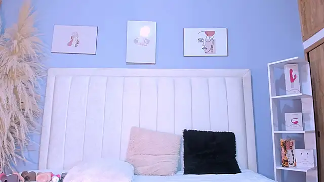 Paula-Brown1 online show from 6, 3, 2025