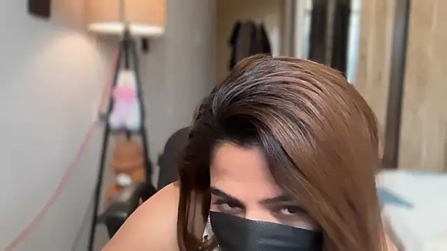 Hotty-Sana online show from 15, 4, 2026