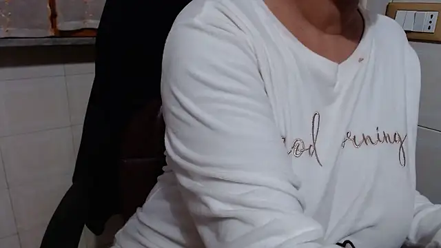 Foxlady2271 online show from 6, 1, 2026