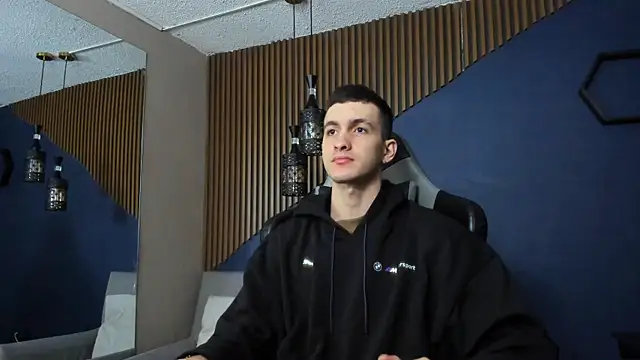 JacksonOlsenn online show from 6, 2, 2025