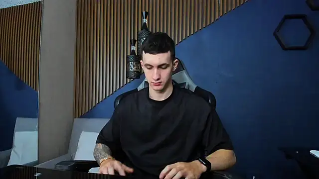 JacksonOlsenn online show from 7, 2, 2025