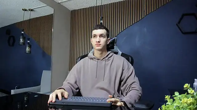 JacksonOlsenn online show from 12, 2, 2025