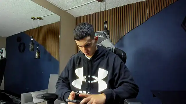 JacksonOlsenn online show from 24, 2, 2025