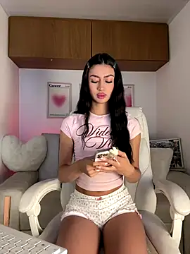 maddy bronw  online show from 16, 12, 2025