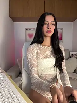 Snapshot of maddy_bronw_ chatting on 11, 5, 2026 maddy bronw online show from 11, 5, 2026