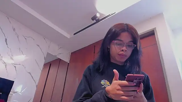 evelyn wine online show from 13, 10, 2025