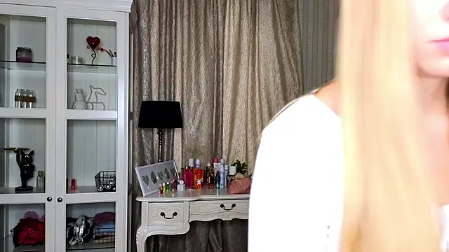 Snapshot of AnneFoxy chatting on 5, 10, 2025 AnneFoxy online show from 5, 10, 2025