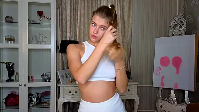 Snapshot of AnneFoxy chatting on 18, 10, 2025 AnneFoxy online show from 18, 10, 2025