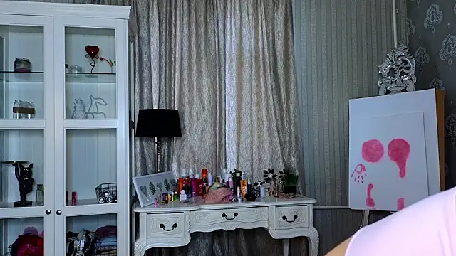 Snapshot of AnneFoxy chatting on 8, 11, 2025 AnneFoxy online show from 8, 11, 2025