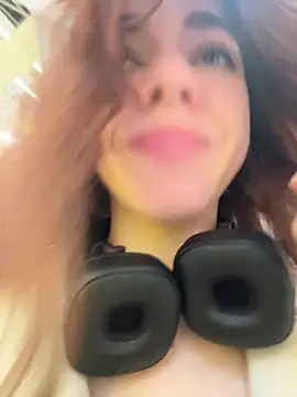 Snapshot of Lily__Belle chatting on 10, 12, 2024 Lily Belle online show from 10, 12, 2024