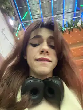 Snapshot of Lily__Belle chatting on 13, 12, 2024 Lily Belle online show from 13, 12, 2024