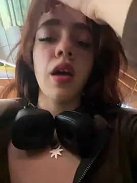 Snapshot of Lily__Belle chatting on 25, 12, 2024 Lily Belle online show from 25, 12, 2024