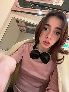 Snapshot of Lily__Belle chatting on 19, 1, 2025 Lily Belle online show from 19, 1, 2025