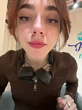 Snapshot of Lily__Belle chatting on 4, 2, 2025 Lily Belle online show from 4, 2, 2025