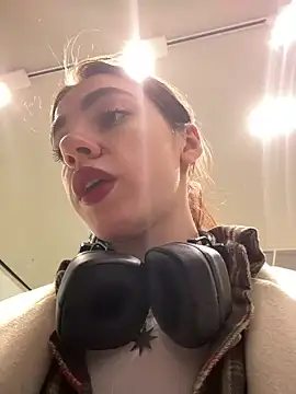 Snapshot of Lily__Belle chatting on 4, 3, 2025 Lily Belle online show from 4, 3, 2025