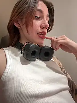 Snapshot of Lily__Belle chatting on 14, 3, 2025 Lily Belle online show from 14, 3, 2025