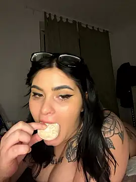 Snapshot of alexaandreea99 chatting on 2, 12, 2024 alexaandreea99 online show from 2, 12, 2024