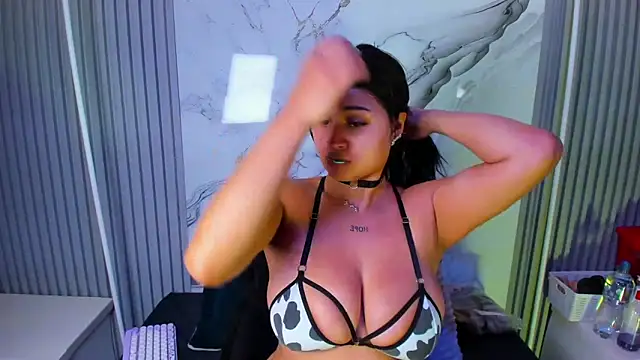 Snapshot of venusowen_ chatting on 19, 5, 2026 venusowen online show from 19, 5, 2026