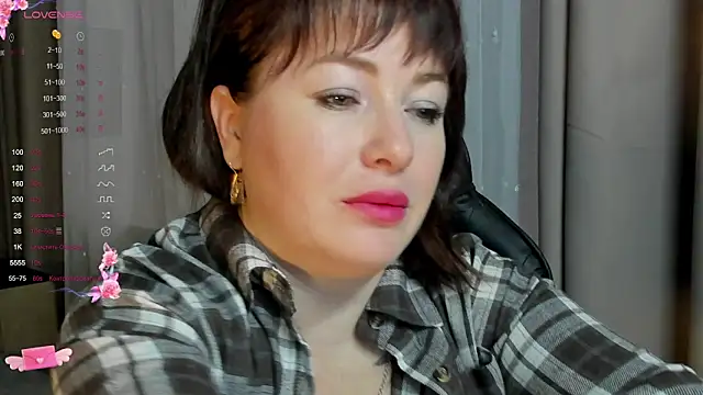Snapshot of Victoria_Di chatting on 13, 10, 2025 Victoria Di online show from 13, 10, 2025