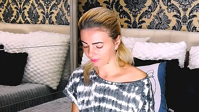 Aly girl1 online show from 10, 10, 2025