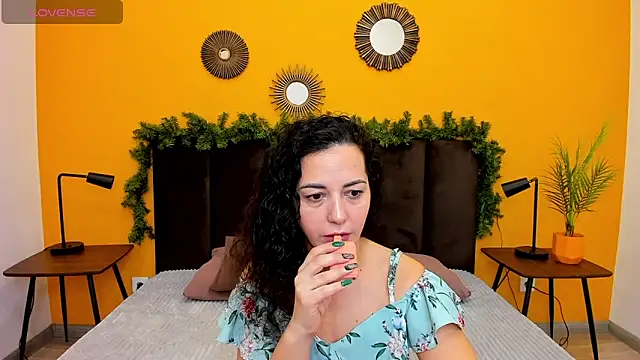 Linda Insatiable online show from 11, 1, 2025