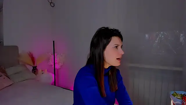 Laura Leee online show from 2, 2, 2025