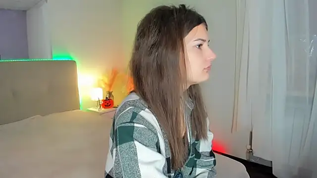 Laura Leee online show from 17, 10, 2025