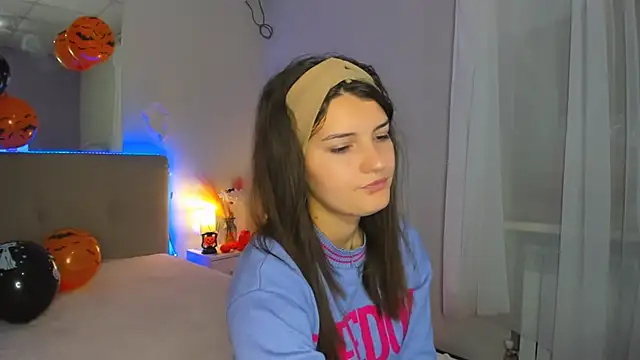 Laura Leee online show from 24, 10, 2025