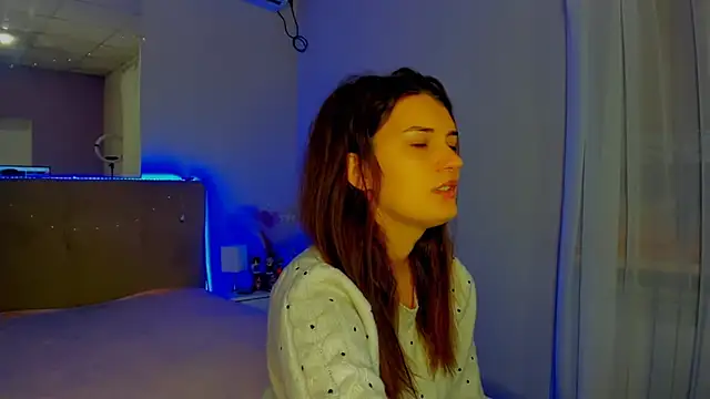 Laura Leee online show from 18, 11, 2025