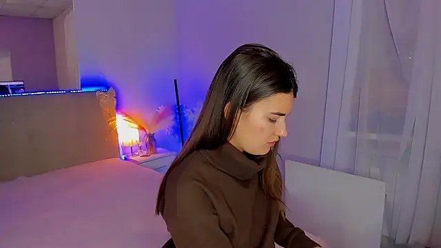 Laura Leee online show from 4, 2, 2026