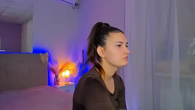 Laura Leee online show from 18, 3, 2026