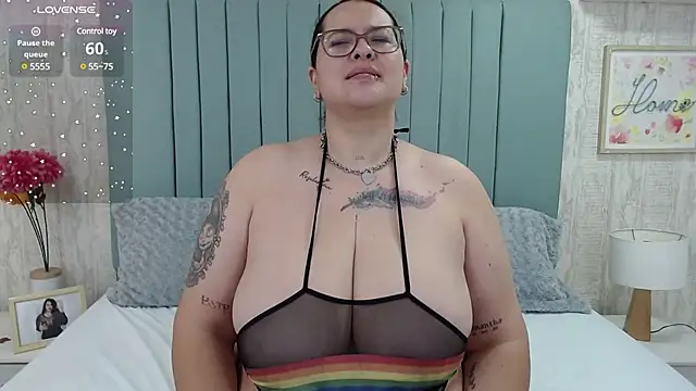 Snapshot of KarllaWalker chatting on 6, 1, 2025 KarllaWalker online show from 6, 1, 2025