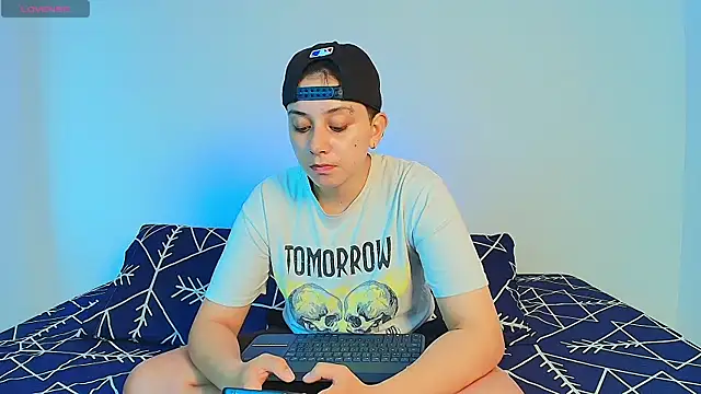 Snapshot of aron_wi chatting on 3, 3, 2025 aron wi online show from 3, 3, 2025