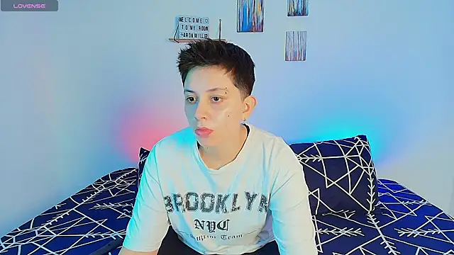 Snapshot of aron_wi chatting on 15, 3, 2025 aron wi online show from 15, 3, 2025