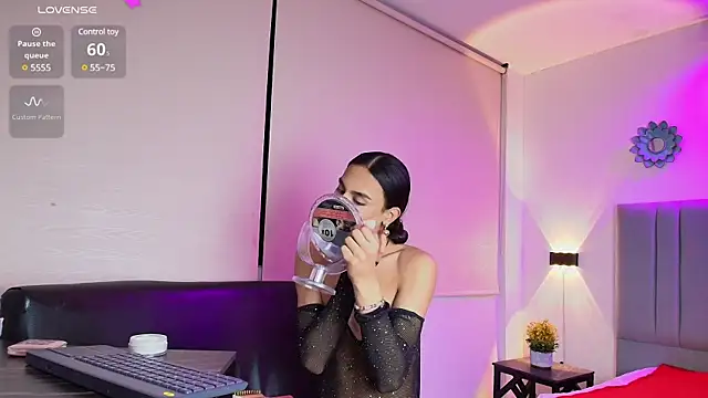 Chloe Cherry21 online show from 1, 2, 2025