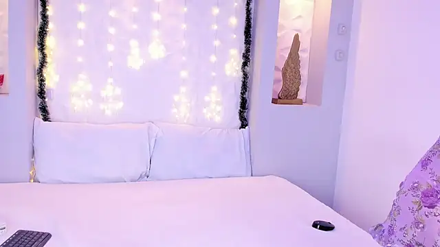 EmilyRouss  online show from 3, 12, 2025