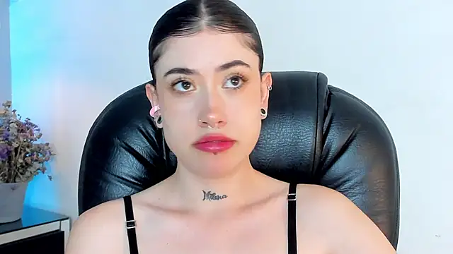 melody suarez online show from 31, 12, 2024