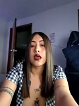 Snapshot of Maralains chatting on 17, 12, 2025 Maralains online show from 17, 12, 2025