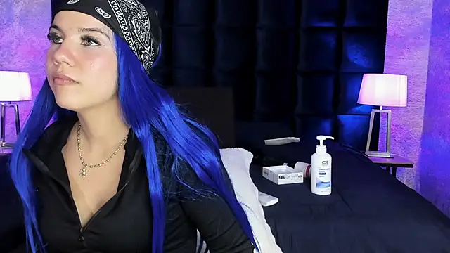 Snapshot of MelaniieRoux chatting on 18, 3, 2025 MelaniieRoux online show from 18, 3, 2025