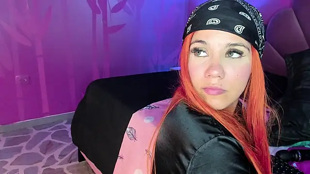 Snapshot of MelaniieRoux chatting on 22, 3, 2025 MelaniieRoux online show from 22, 3, 2025
