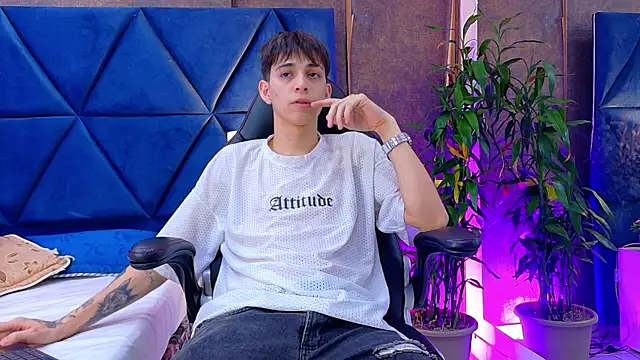 Snapshot of Lion_Foster01 chatting on 4, 2, 2026 Lion Foster01 online show from 4, 2, 2026