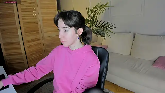 Snapshot of Belle_Via chatting on 28, 2, 2025 Belle Via online show from 28, 2, 2025
