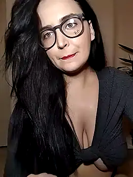 Selena Selly7 online show from 2, 2, 2025