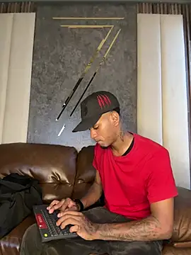 AaronCruz  online show from 19, 3, 2025