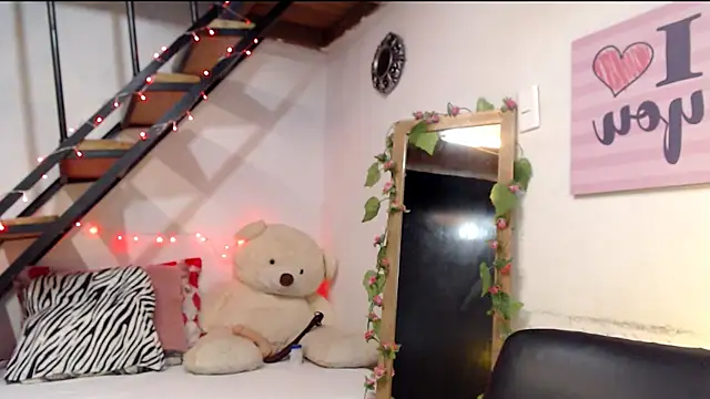 Snapshot of luna_sky83 chatting on 8, 1, 2025 luna sky83 online show from 8, 1, 2025