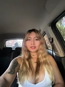 amanda-medrano1 online show from 28, 3, 2026