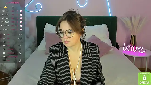 Snapshot of TiffanyWills chatting on 10, 12, 2024 TiffanyWills online show from 10, 12, 2024